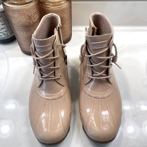 Blush pink all leather Sperry duck boots size 9